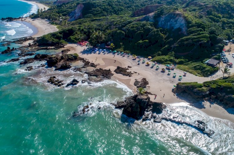 Onde ficam as oito praias oficiais de nudismo no Brasil