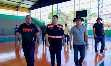 Prefeito vistoria obras do complexo poliesportivo Amadeu Teixeira e ressalta investimentos na reforma de espaços públicos