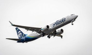 Boeing 737 MAX 9 da Alaska Airlines sofre descompressão em voo após perder porta de emergência desativada