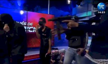 Homens armados invadem transmissão ao vivo de TV no Equador; veja vídeo
