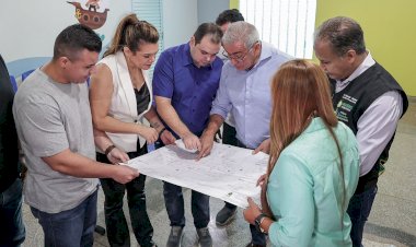 Governador em exercício, Roberto Cidade, reforça compromisso do Executivo em ampliar serviços de saúde durante vistoria a obra