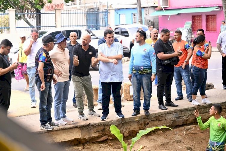 Prefeito vistoria projeto-piloto de limpeza dos igarapés implementado na zona Leste