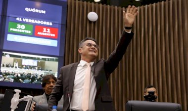 Prefeito David Almeida entrega Mensagem Governamental na CMM, destaca conquistas históricas e metas para 2024