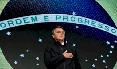 Bolsonaro transferiu R$ 800 mil para conta nos EUA antes de viagem, diz PF
