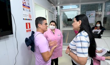 Prefeito acompanha atendimentos na Unidade Móvel da Saúde da Mulher na zona Norte de Manaus