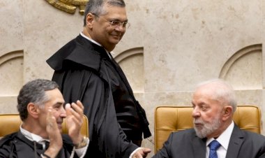 Indicado por Lula, Dino toma posse e STF volta a ter 11 ministros