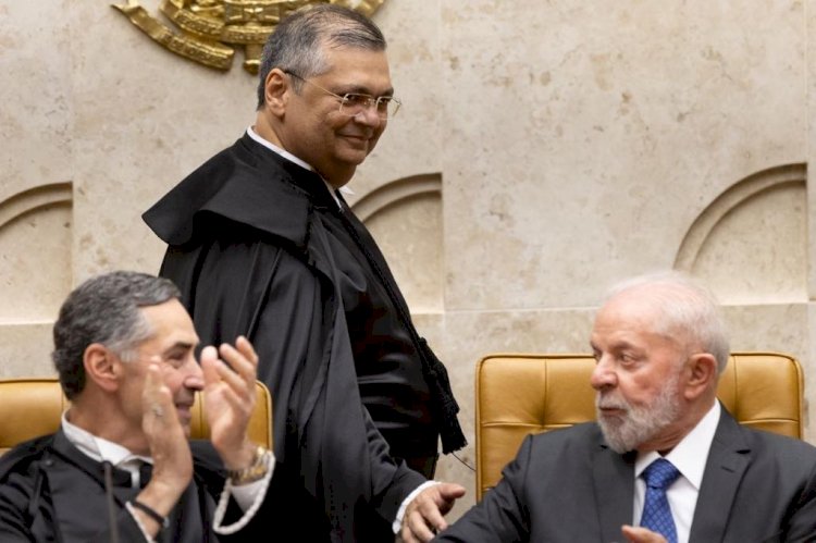Indicado por Lula, Dino toma posse e STF volta a ter 11 ministros