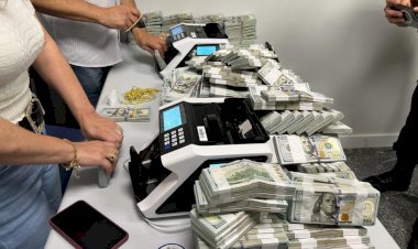 Imagens inéditas mostram quantidade de dólares encontrados em parede de casa; valor convertido chega a R$ 15 milhões