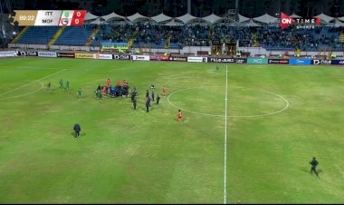 Jogador egípcio sofre parada cardíaca em campo; assista