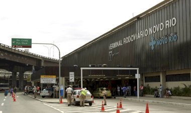 Homem faz 18 reféns em ônibus na Rodoviária do Rio, e há relatos de tiros e feridos