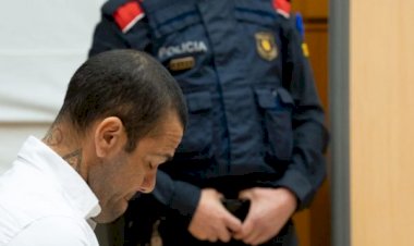 Daniel Alves: Justiça da Espanha dá liberdade provisória a ex-jogador sob fiança de 1 milhão de euros