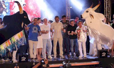 Em Parintins, Governo do Amazonas anuncia doação de meio milhão de copos de água para as torcidas