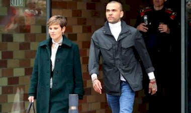 Daniel Alves deixa prisão na Espanha após pagar R$ 5,4 milhões de fiança