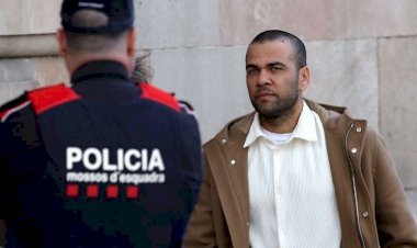 Daniel Alves faz festa poucas horas após sair da prisão, diz jornal espanhol