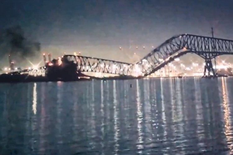 Pelo menos 7 pessoas seguem sumidas após navio derrubar ponte nos EUA