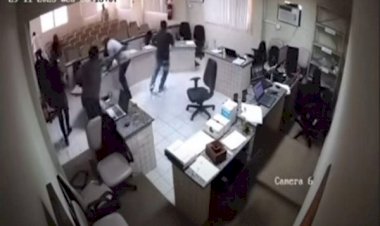 Vídeo: filho atira contra assassino do pai durante júri em Pernambuco