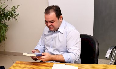 No Dia Mundial do Livro, Roberto Cidade destaca a importância dos autores amazonenses para o fortalecimento da cultura