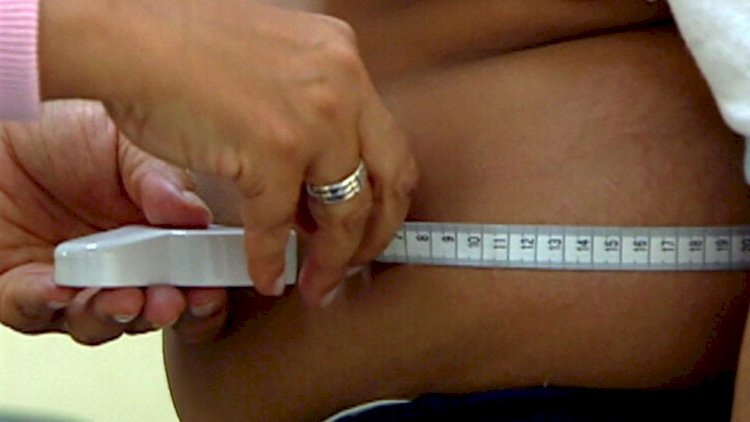 Crianças no Brasil estão 1 cm mais altas e mais obesas, revela estudo