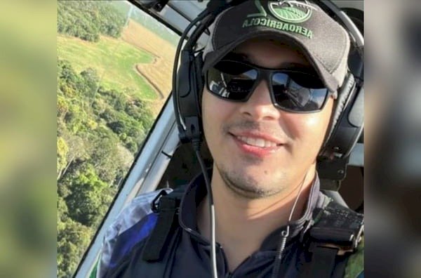 Piloto morre preso aos destroços após queda de avião agrícola no MT