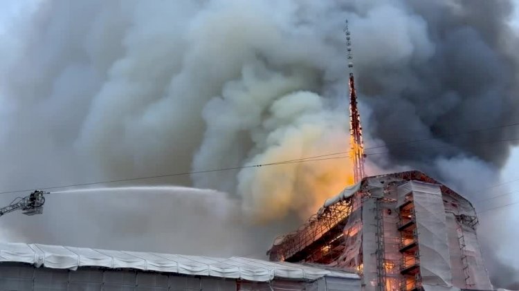 Incêndio destrói antiga bolsa de valores de Copenhague