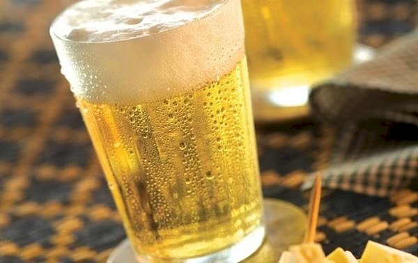 'Síndrome da autocervejaria': o que é condição rara que faz o corpo produzir álcool no próprio intestino