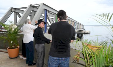 Prefeito vistoria implantação da primeira parte do píer turístico Manaus 355 no mirante Lúcia Almeida