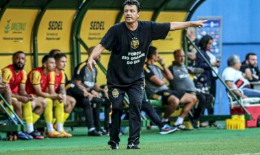 Amazonas anuncia saída do técnico Adilson Batista