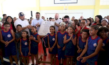 Em Tefé, Governo do Amazonas fortalece o setor social e entrega nova quadra poliesportiva para alunos da rede estadual