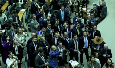 Congresso derruba veto de Lula e volta a proibir "saidinha" de presos