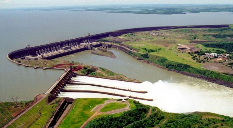 Após meio século, Brasil e Paraguai fecham novo acordo por energia de Itaipu