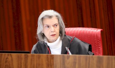 Cármen Lúcia assume TSE em cerimônia com presenças de Lula e presidentes dos Poderes