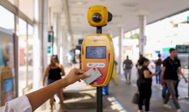 Tarifas de ônibus já podem ser pagas com cartões de débito e crédito nos Terminais de Integração e estações de transferências em Manaus