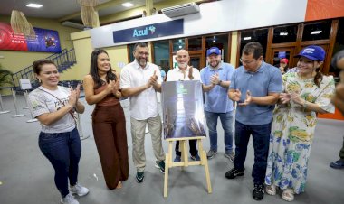 Em Parintins, Wilson Lima entrega aeroporto Júlio Belém revitalizado e 150 triciclos reformado