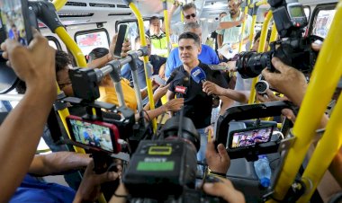 Prefeitura de Manaus entrega 14 novos ônibus para atender 85 mil famílias no Viver Melhor
