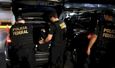 Ex-prefeito é alvo da PF por fraude em cartão de vacina de Bolsonaro