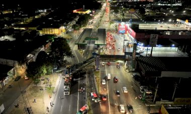 Prefeitura de Manaus interdita trecho da avenida Torquato Tapajós após colisão de carreta