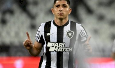 15ª rodada do campeonato brasileiro série A. Botafogo vence Atlético (MG) e se mantém na cola da liderança do Brasileirão