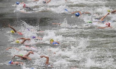 Triatletas são hospitalizados após nadarem no rio Sena; Bélgica desiste de prova