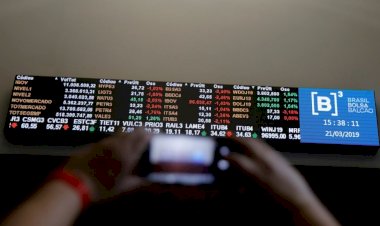 Ibovespa fecha aos 135 mil pontos e bate recorde histórico de pontuação