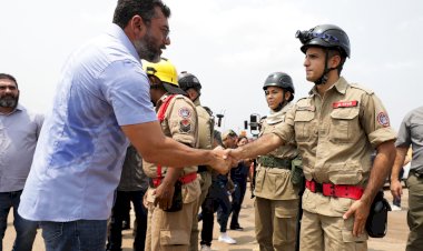 Governador Wilson Lima reforça combate às queimadas com envio de 200 bombeiros para o interior e entrega de viaturas