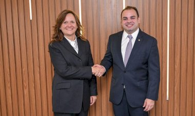 Presidente da Aleam, Roberto Cidade, explica à ministra alemã sobre a importância do PIM à manutenção da Amazônia