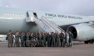 Avião da FAB decola do Líbano com brasileiros resgatados; previsão de chegada ao Brasil é neste domingo