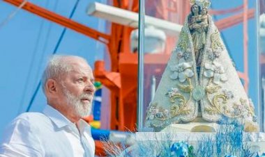 Lula participa da procissão fluvial do Círio de Nazaré, em Belém