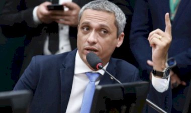 GUSTAVO GAYER É 'PEÇA CENTRAL' DE ESQUEMA QUE USAVA ASSESSORES DA CÂMARA EM 'DEMANDAS PRIVADAS' E ASSOCIAÇÕES DE FACHADA, DIZ PF