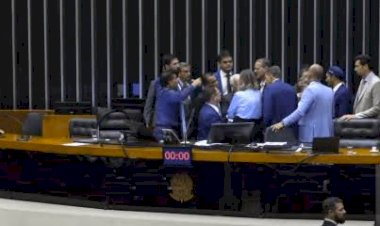 Após explosões, deputados são orientados a não sair do Congresso