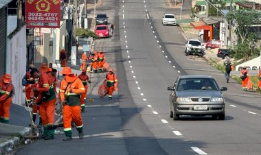 Prefeitura de Manaus intensifica limpeza urbana no centro da cidade neste domingo
