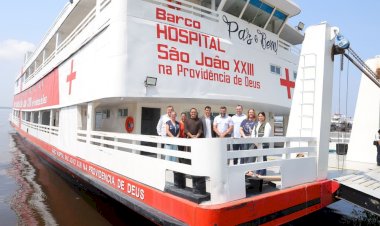 Governador Wilson Lima vistoria barco hospital que fará atendimentos de saúde para comunidades ribeirinhas