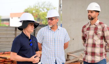 Prefeito David Almeida vistoria obra de construção do complexo viário Rei Pelé