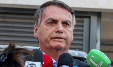 Bolsonaro tinha em cofre recibo de transferências de R$ 6,8 milhões a advogados, diz PF