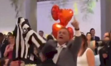 Casamento de Dino tem Barroso cantando e comemoração por vitória do Botafogo; veja vídeos